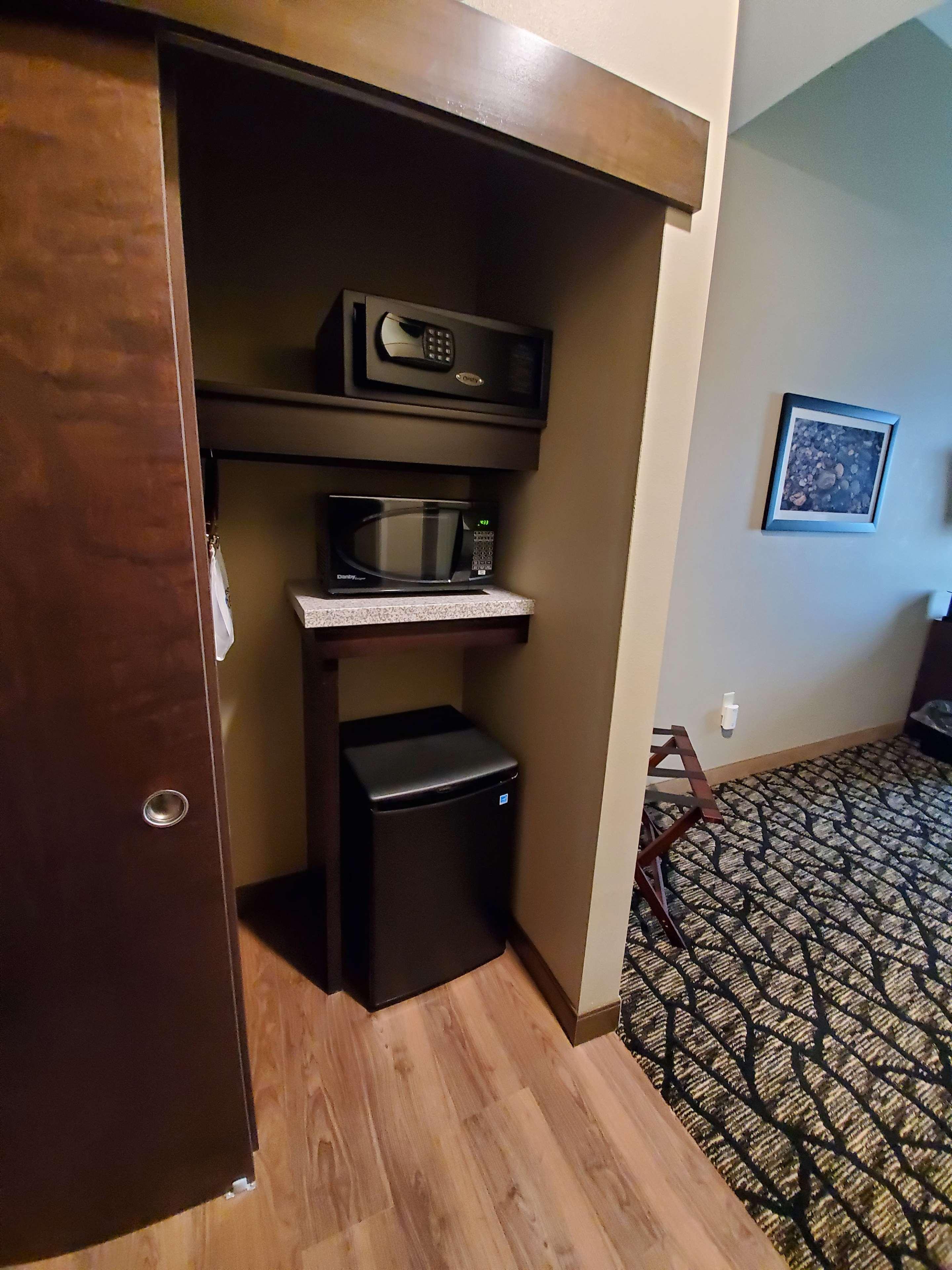 Best Western Plus Lakeview Hotel Madison Экстерьер фото